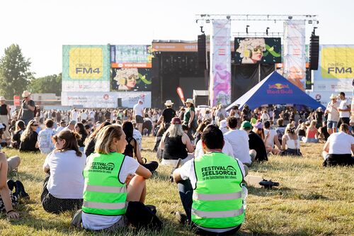 Seelsorge am Donauinselfest: Offene Ohren für Sorgen und Freuden der Besucher / Erzdiözese Wien/ Stephan Schönlaub Seelsorge am Donauinselfest: Offene Ohren für Sorgen und Freuden der Besucher