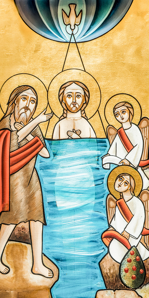 Christus lässt sich durch Johannes taufen und wird durch Gott als sein geliebter Sohn offenbart. 